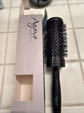 Agave Classic Series Large Round Hair Brush NWT